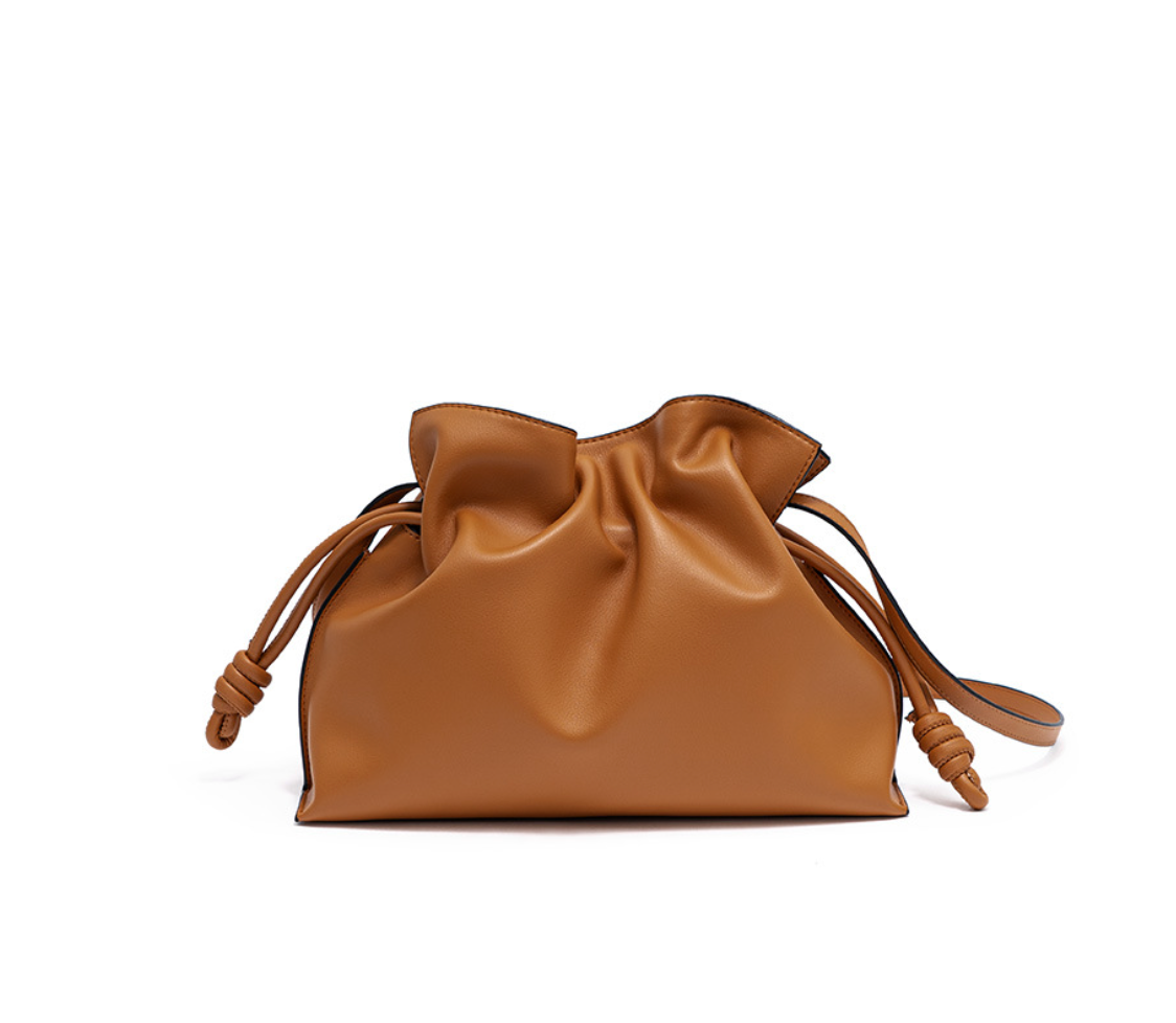 Dumpling Bag in Leather