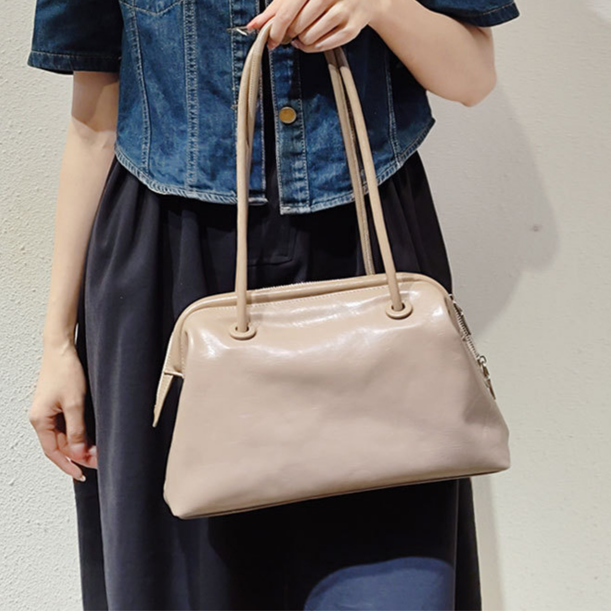 Shoulder Bag in Leather